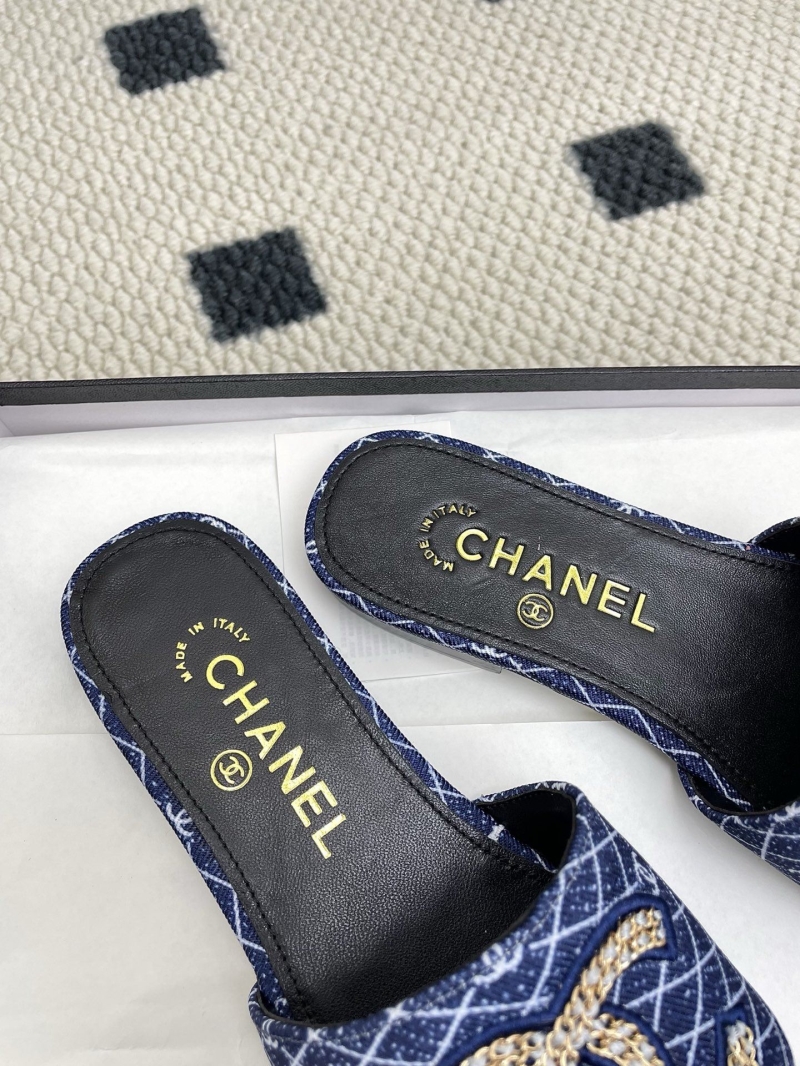 Ch**el slippers